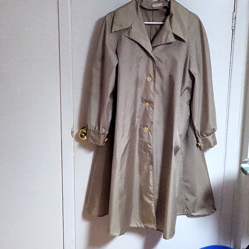 Vintage The totes Trench coat for women,Size 16,Tan Color ,Pre-owned.